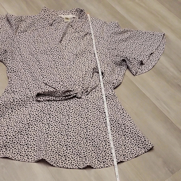 Monteau Los Angeles Faux Wrap Pink Black Peplum Flutter Sleeve Top Womens Size M - Picture 8 of 8